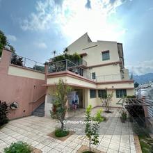 Fully renovated, extra gardening area, Corner lot, few unit can view
