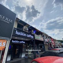 Prime Location , suitable for own use or invest