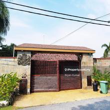 Country Heights, Kajang - Luxurious Bungalow with pool for rent