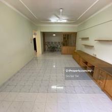 Straits Court Condominium 
