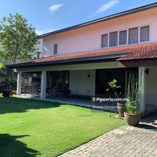 2 Level home in excellent condition