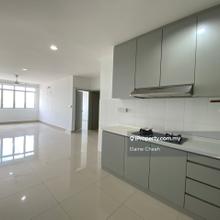 Walking distance to grocery & restaurant. Easy access to KL City.