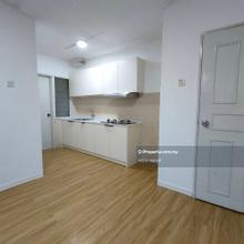 Tengah bandar shah alam / Kitchen Cabinet / Harga Rm320,000
