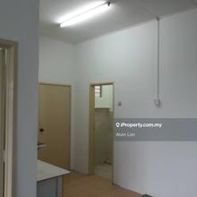Ehsan Jaya/ Shop Apartment/ Level 2/ 3bed 2bath/ Good Condition/ Cheap
