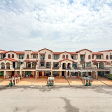 Spacious 3 Storey Diamond City Semenyih Valencia