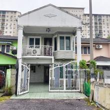 Fully Renovated Double Storey Taman Pinggiran Batu Caves.