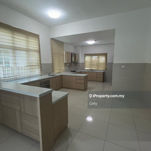 Spacious living hall n bedroom wif private garden near lake,quiet,safe