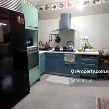 Big Spacious corner house with land for sale usj heights