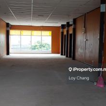 1st Floor Ampang Water Front Facing Mainroad Free Parking