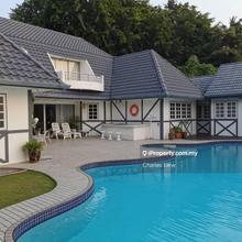 Renovated seafront bungalow in Pd for sale