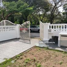 Shah Alam section 27 facing playground Gated and guarded 