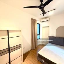 Master Bedroom w/ Private Bathroom, Ready to Move In! Direct Link MRT