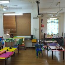 Corner house for rent in usj 11 Subang Jaya Suitable for kindergarten.