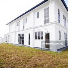 Corner lot facing Garden Nice Environment Safety area vf Polis Bantuan