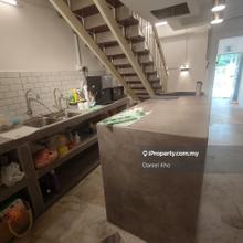 Room fully furnitures walking distance to Taylor University 