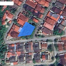 Huge and corner lot bungalow vacant land  
