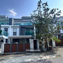 Biggest Built Up Unit facing Park