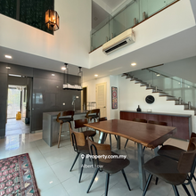 Corner 3 storey with huge land / Good Condition / Clean