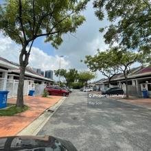 End Lot Single Storey With Nice Renovation