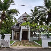 Beautiful 2,5 Storey Bungalow in Ferringhi Villas, Batu Ferringhi 