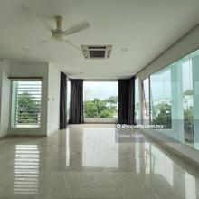 Legenda Southbay, Batu Maung. 4 Storey Bungalow.