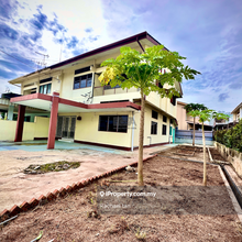 A Double-Storey Semi-D in Island Park, Greenlane