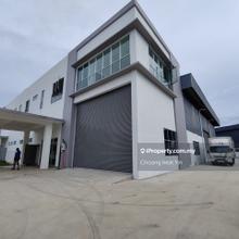 1.5 Storey Semi D Factory Warehouse For Rent 