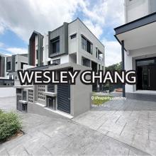 Super low density 24 hr security hill top semi-d with great serenity