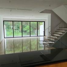 3.5 storey, Villa is Desa Sri Hartamas for lease 