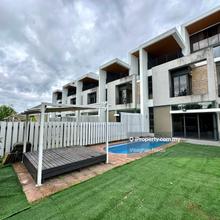 3.5 Storey Exclusive link-villa with private pool & lift