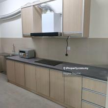 Come with 2 parking, hassle free just bring your luggage move in!