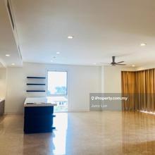 One Menerung Good Condition Corner Unit For Rent
