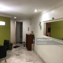 A Well Kept Interior Designed Fully Furnished Apartment