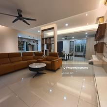 Private Lift Lobby. Good Condition.