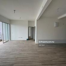 Facing Lake, High Floor Completed Unit @ Ready Move In