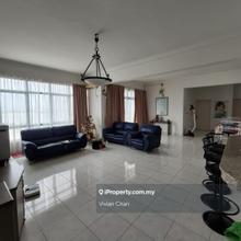 Renovated and low density condo with lift