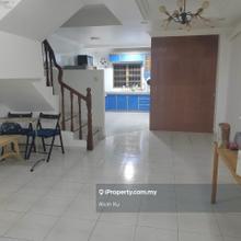 Puchong intan 2 storey house, with kitchen cabinet , washing machine 
