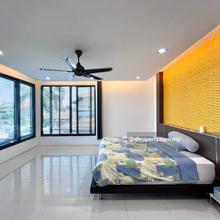 Renovated modern house, move in condition , quiet street!