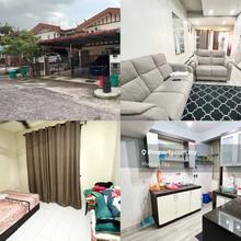 3 bedrooms and 2 bathrooms/ Town House/ Bandar Seri Alam Masai