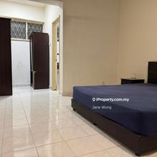 Wellkept unit near Paradigm Mall and LRT Kelana Jaya