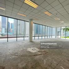 Exclusive high ceiling office with direct access from car park