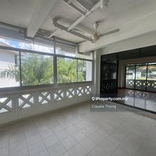 Stunning Colonial-Style Duplex - Exclusive Sri Kenny Location