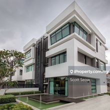 Oakridge, Quality landed property of the area walking distance to food