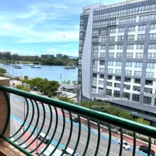Api Api Centre, Partial Sea View : Marina Court Condo