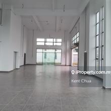 Brand new semi detached factory with 2 tons cargo lift!