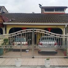 Nicely Renovated & Extended. Near shops & banks. Land area 20x70 sf