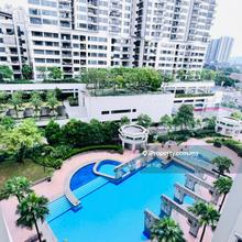 Low density 2 car park at basemenr Quiet unit Sutramas Luxury Cond