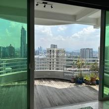 Refurbished Apartment, Hilltop Breezy, KLCC View, Cozy Big Balcony 