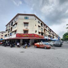 Corner unit facing main road
