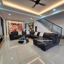 3 Storey Endlot Superlink House with Fully Renovated Facing South West